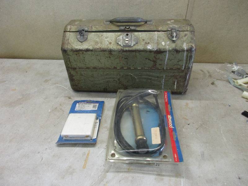 Tackle box pump