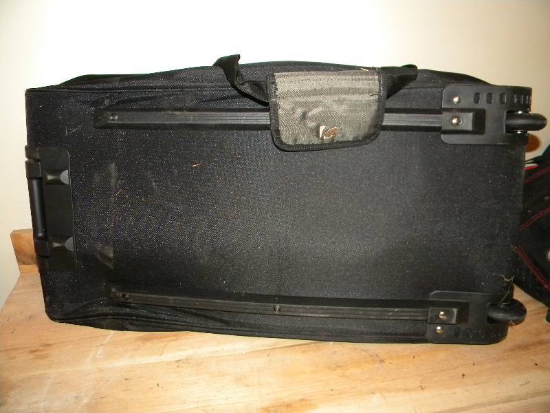 Collapsible bag with wheels