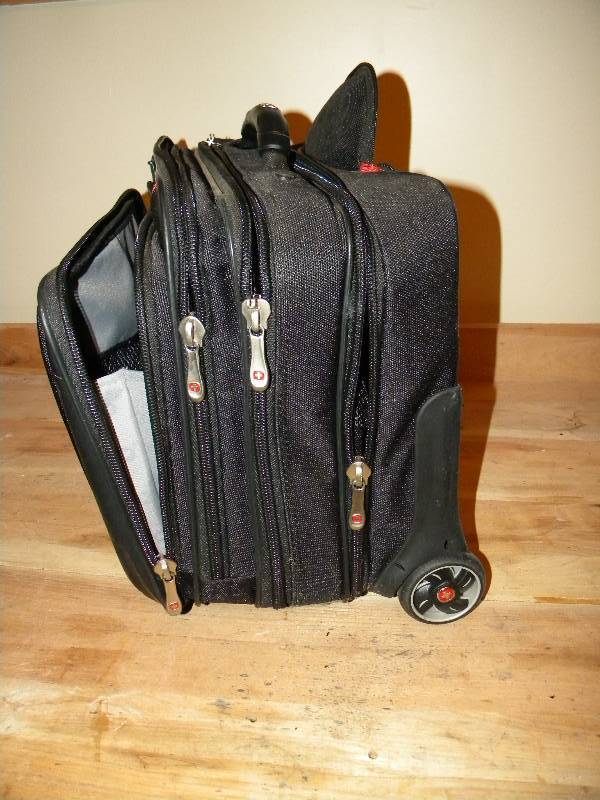 Swiss army roller bag