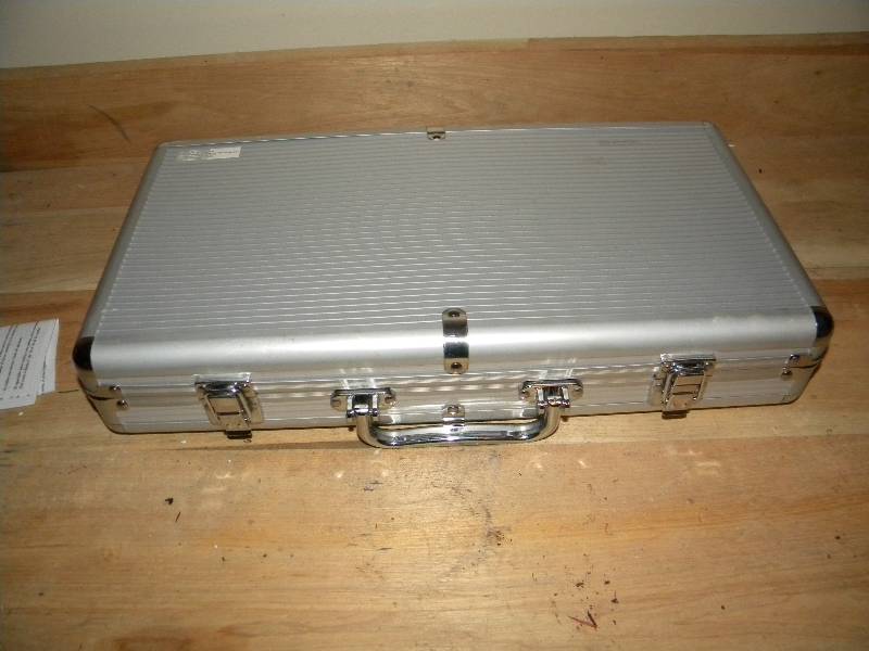 Poker chip set with metal case