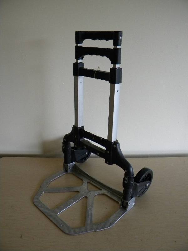 Collapsible dolly
