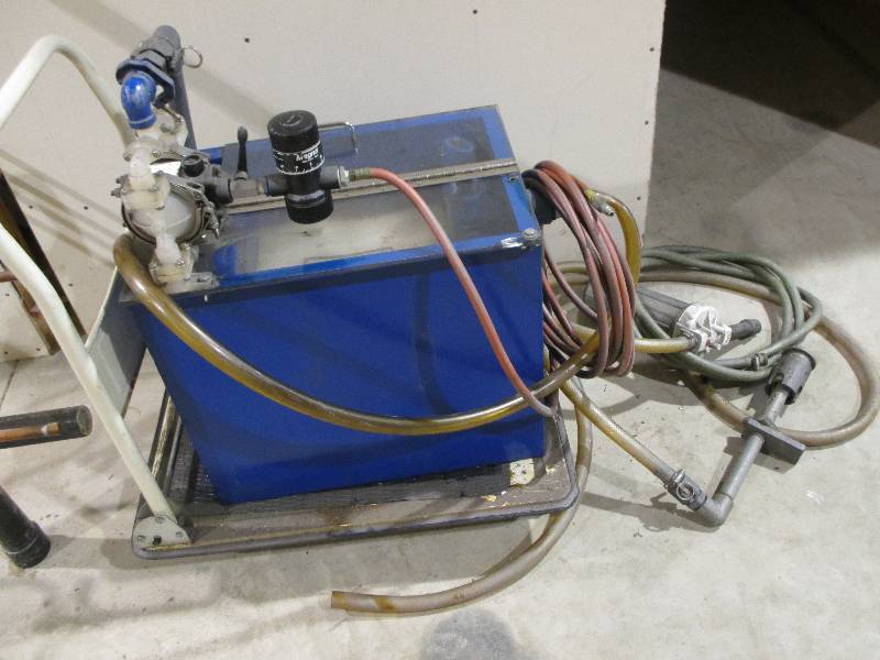 lot 16 image: Sandpiper coolant pump and tramp oi...