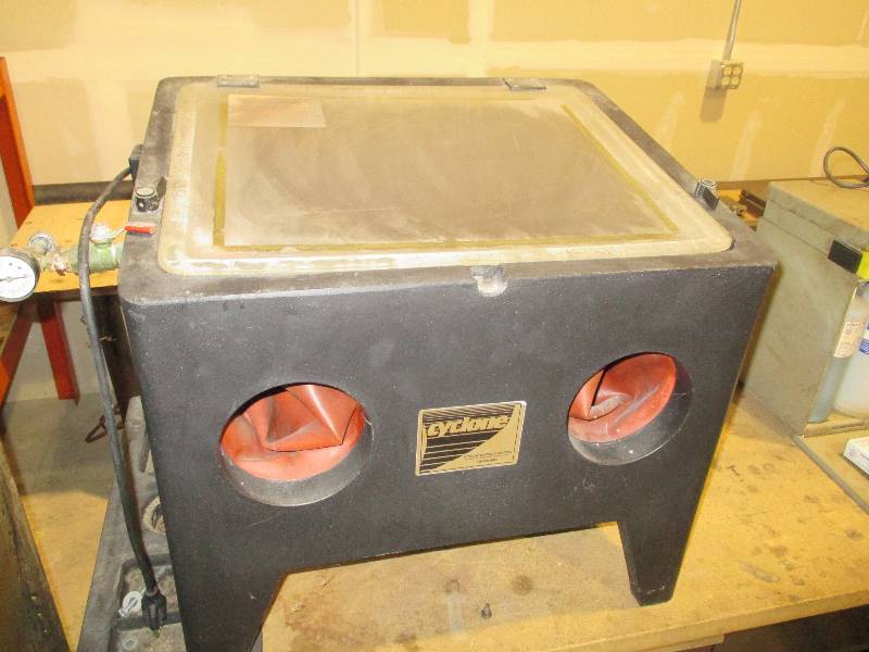 lot 34 image: Cyclone bench top sand blaster ...