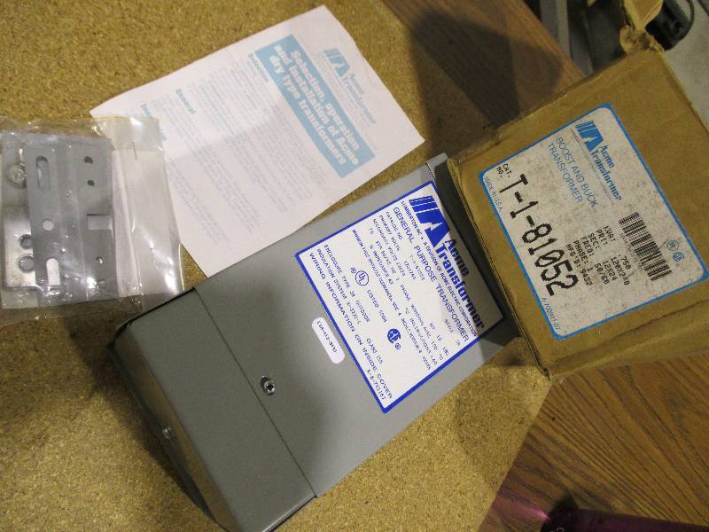 lot 39 image: Acme transformer buck and boost mod...