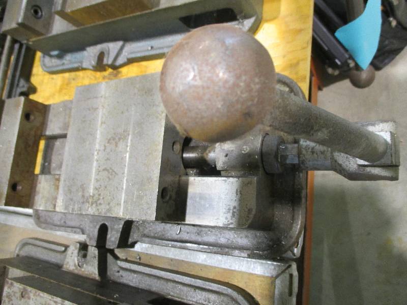 lot 46 image: 6 milling machine vise ...