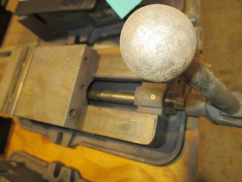 lot 49 image: 6 milling machine vise ...