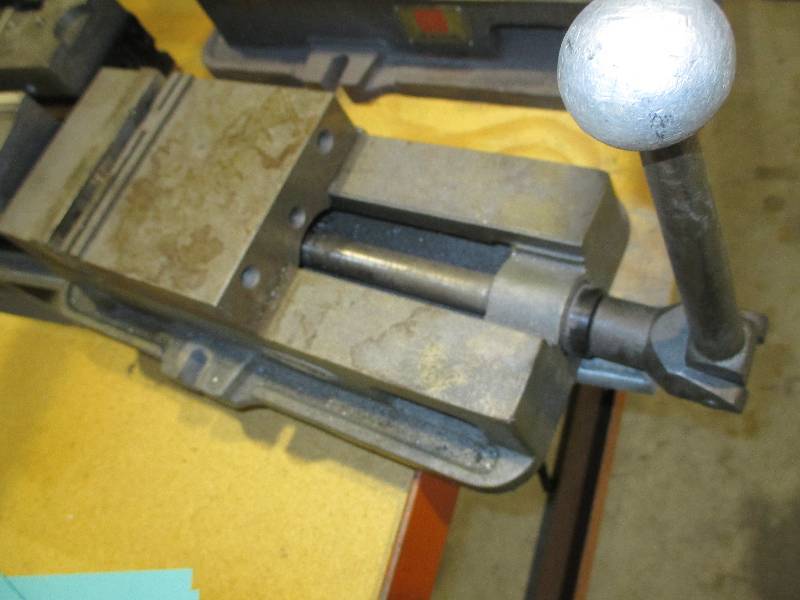 lot 50 image: 6 milling machine vise ...