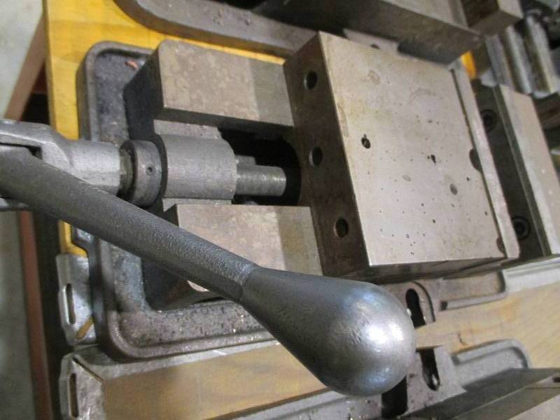 lot 51 image: 6 milling machine vise ...