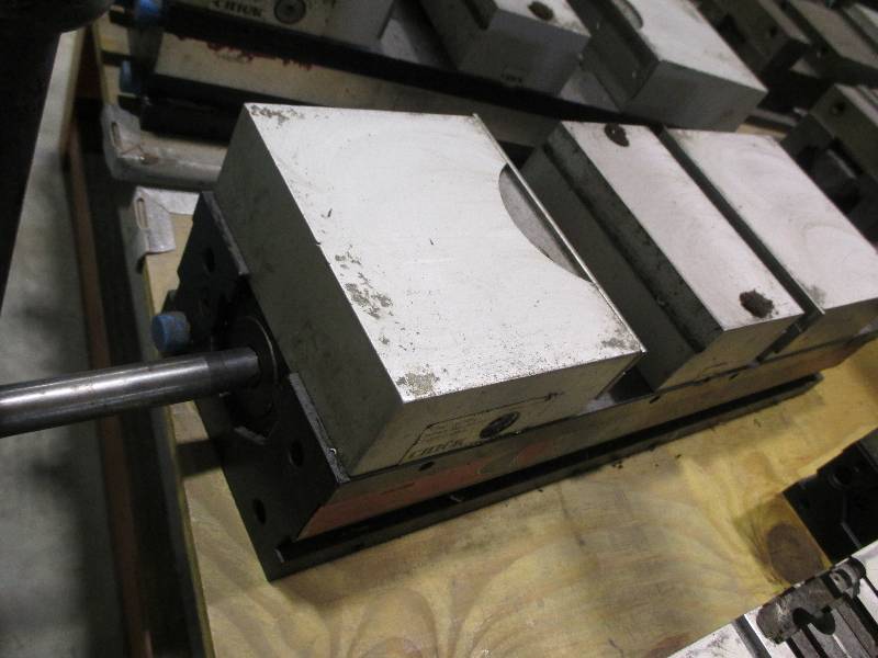 lot 55 image: Chick double pocket vise 6 ( prod...