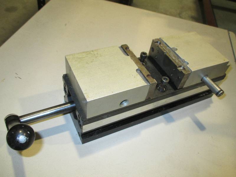 lot 56 image: Chick 4 double pocket vise ( prod...