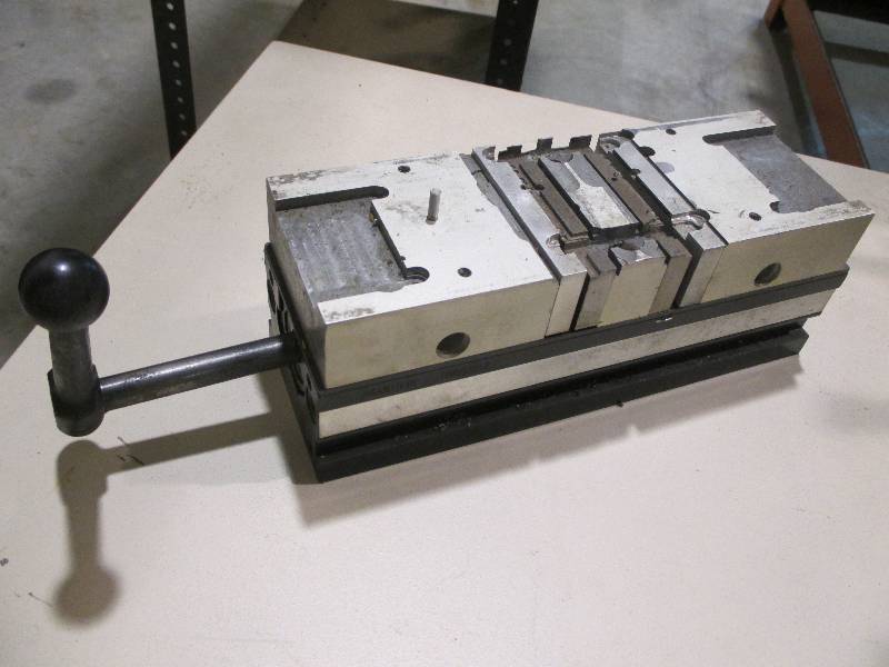 lot 57 image: Chick 4 double pocket vise (Produc...