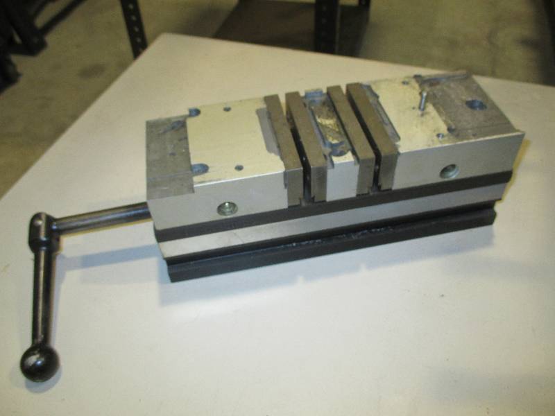 lot 58 image: Chick 4 double pocket vise ( prod...