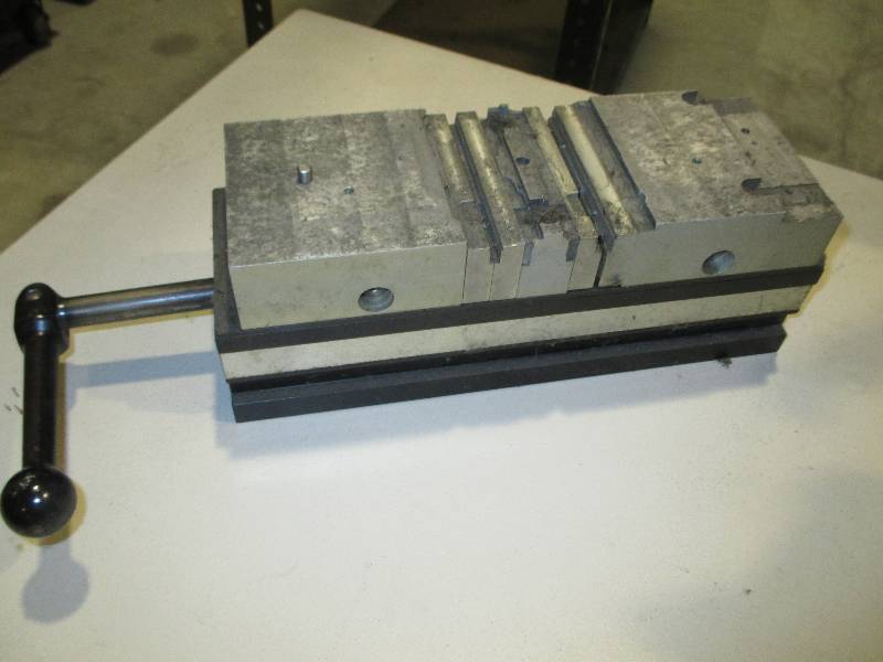 lot 59 image: Chick 4 double pocket vise ( prod...