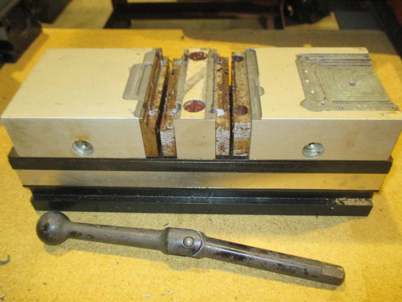 lot 61 image: Chick 4 double pocket vise ( prod...