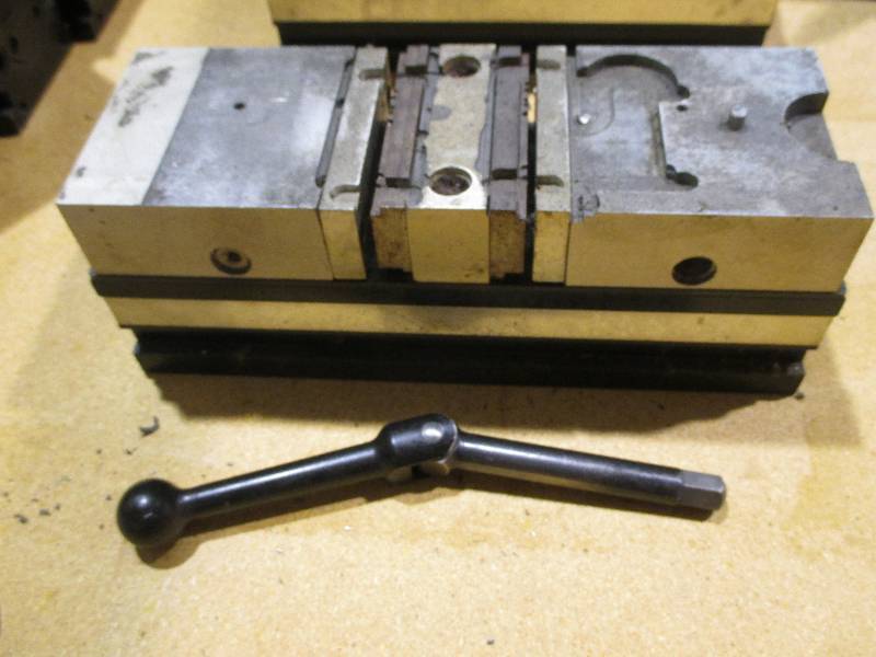 lot 62 image: Chick 4 double pocket vise ( prod...