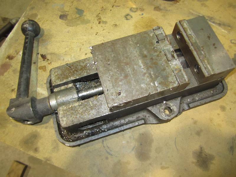 lot 67 image: 4 milling machine vise ...