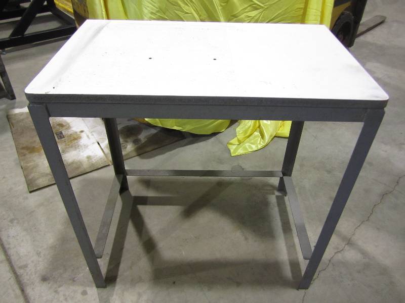 lot 88 image: heavy duty bench table 24 x 31...