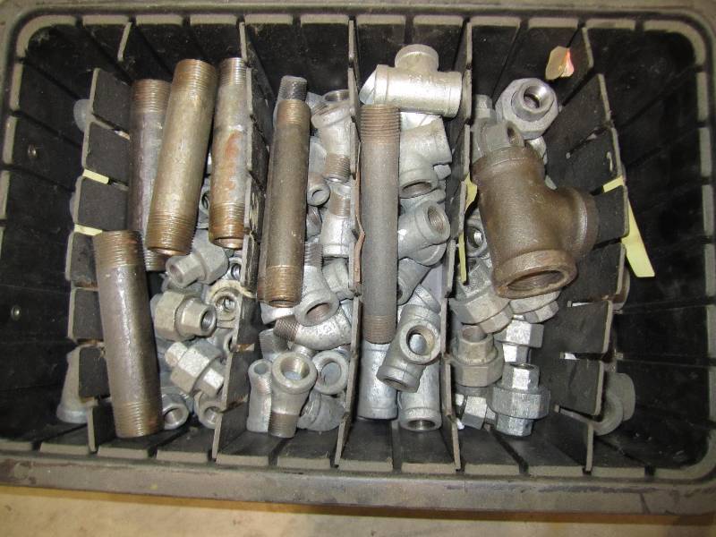 lot 92 image: box of assorted size pipe fittings ...