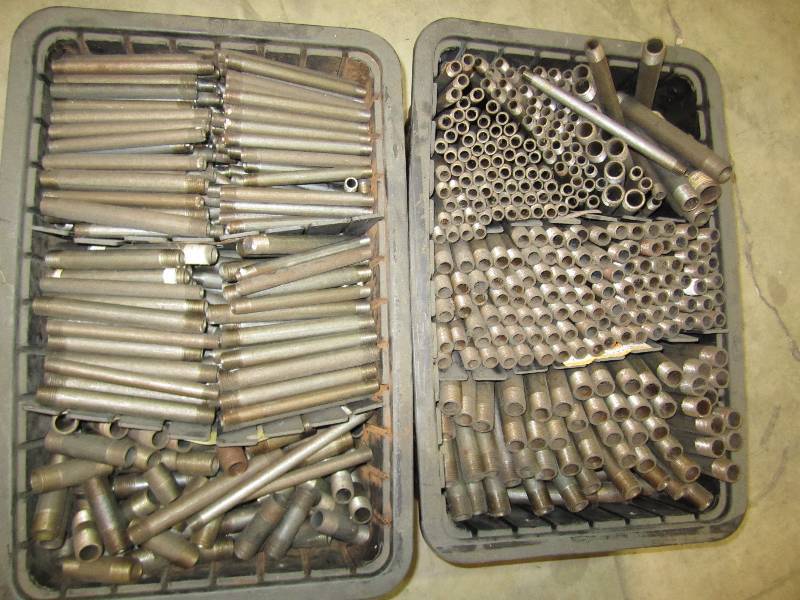 lot 93 image: box of assorted size pipe nipples (...