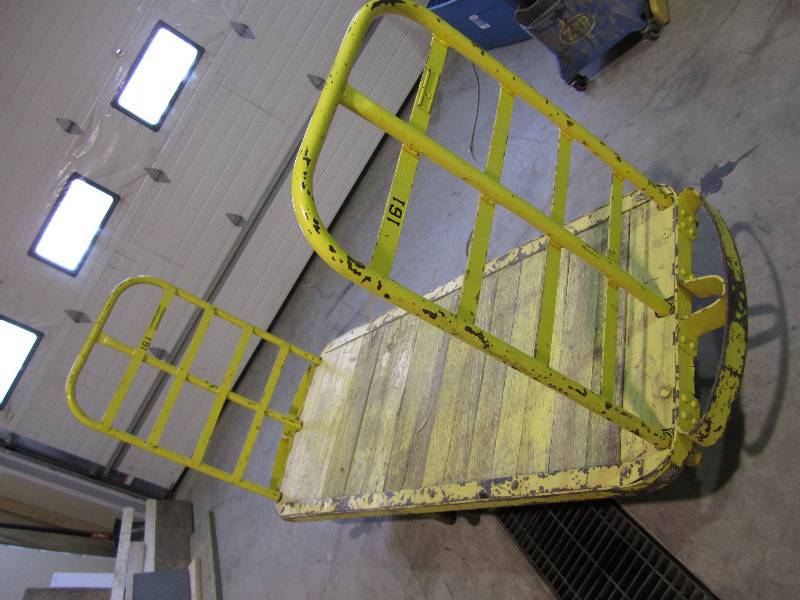 lot 98 image: yellow heavy duty warehouse roller ...