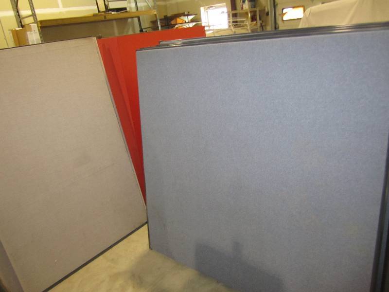 lot 113 image: lot of office dividers 7 blue and 2...