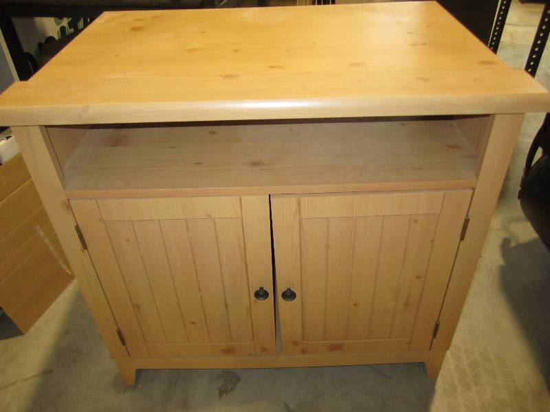lot 136 image: wooden TV stand cabinet ...