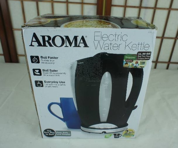 lot 49 image: Aroma 7-Cup Electric Water Kettle