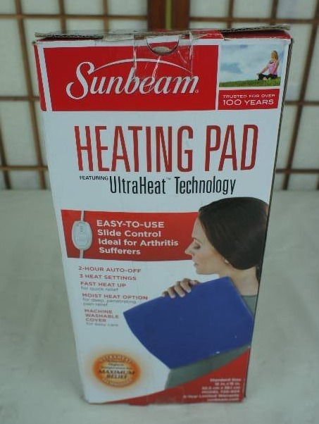 lot 19 image: Sunbeam Moist and Dry Heating Pad - Standard Size