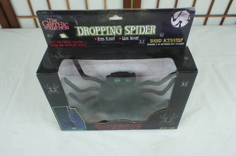 lot 6 image: Party Destination Hanging Dropping Black Spider