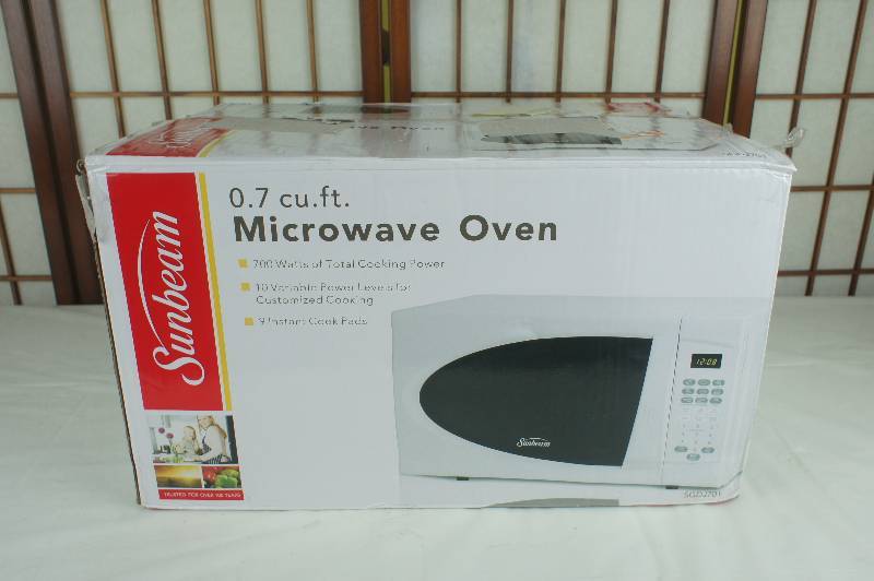 lot 50 image: Sunbeam Microwave Oven