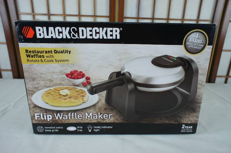 lot 52 image: Black & Decker Waffle Maker