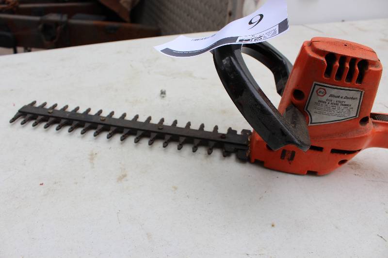 Vtg Black and Decker Model 8110 Electric Shrub and Hedge Trimmer