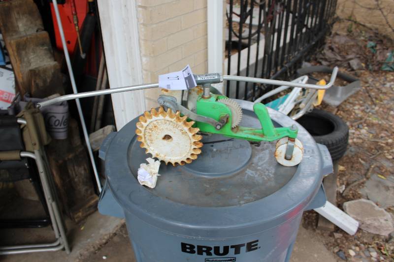 lot 27 image: Lawn Sprinkler wWheels & Hose Hook-Up.