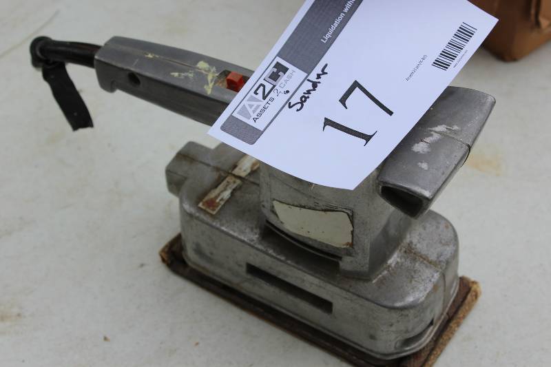 lot 17 image: Electric Sander wCord Plug-In.