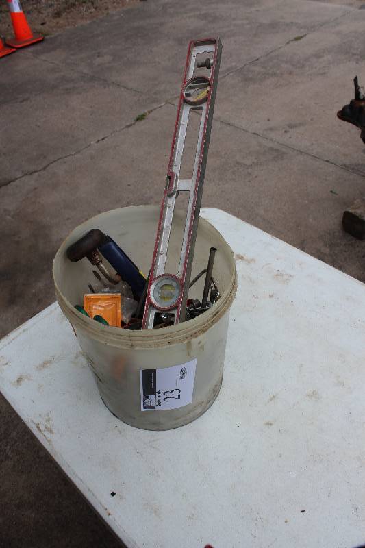 lot 23 image: Tool Lot Including Level Screwdrivers Shears And More.
