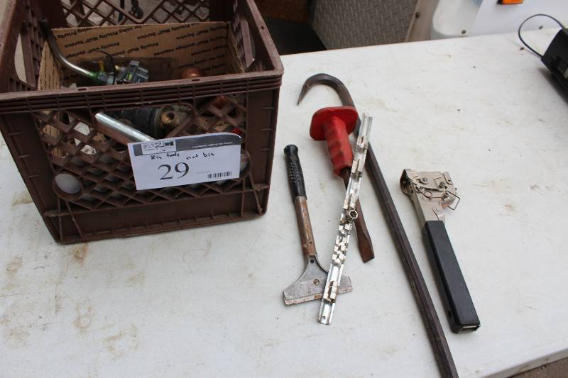 lot 29 image: Tool Lot Including Socket Bar wSocket Screwdriver Crow Bar And More.