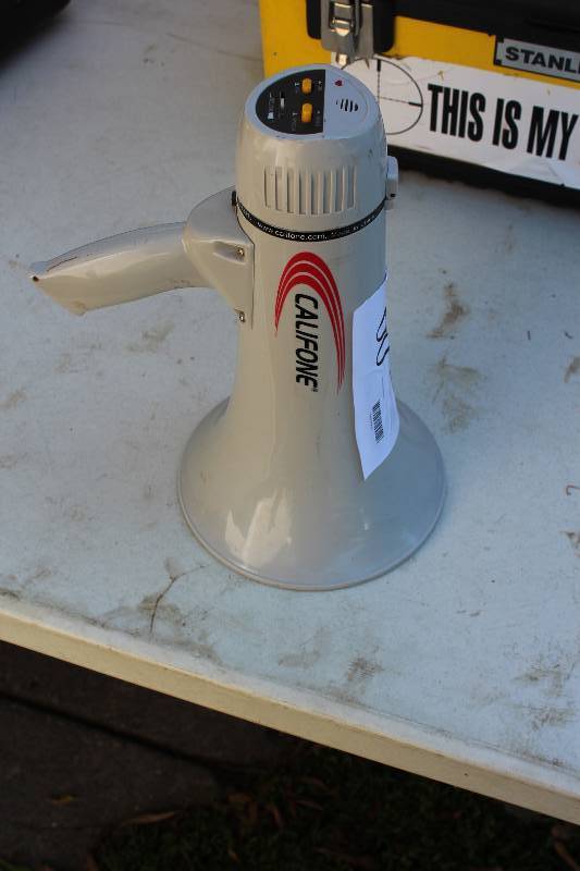 lot 60 image: Califone Handheld Loud Speaker Battery Powered.
