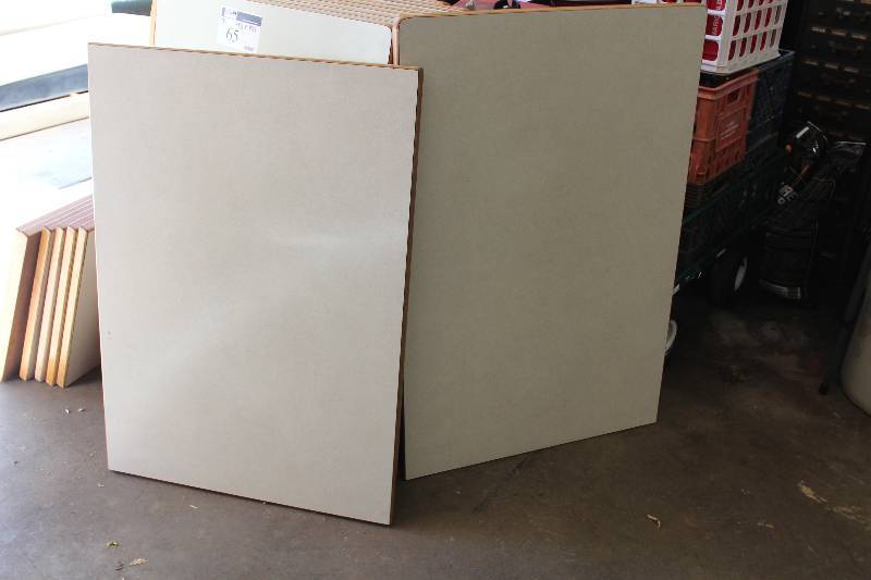 lot 64 image: Lot of (2) Table Tops White Rectangular 29.5 X 44.5 29.5 X 41.5.
