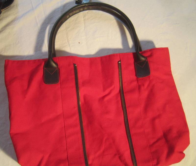 NEW Purse Handbag Red and Black Expandable Tote - Ives Collection