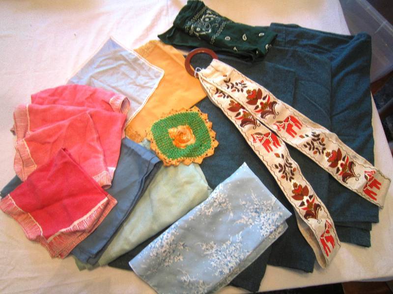 15 Pieces of Misc Linens