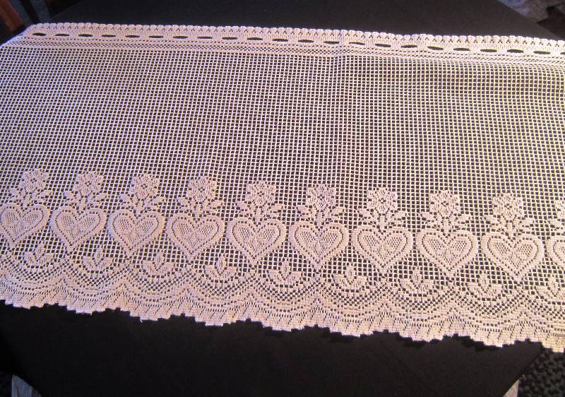 Valance Crocheted with Hearts 23 x 54