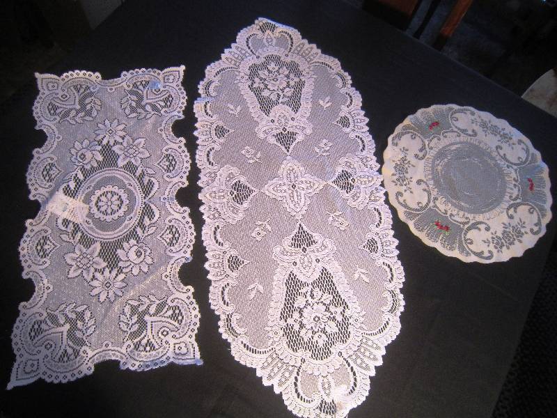 NEW  2 Lace Runners and 1 Lace Round Doilie