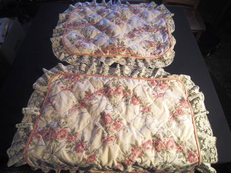 2 Shams - Flower and Bows with Lace