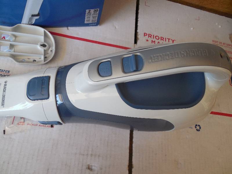 lot 36 image: 15.6V DUSTBUSTER Hand Vac