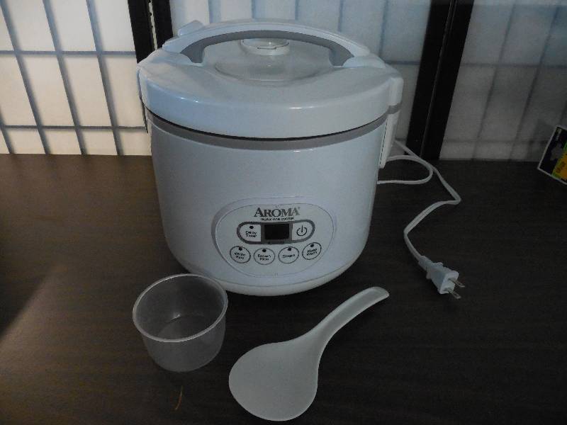 lot 8 image: 12-Cup Digital Cool-Touch Rice Cooker and Food Steamer