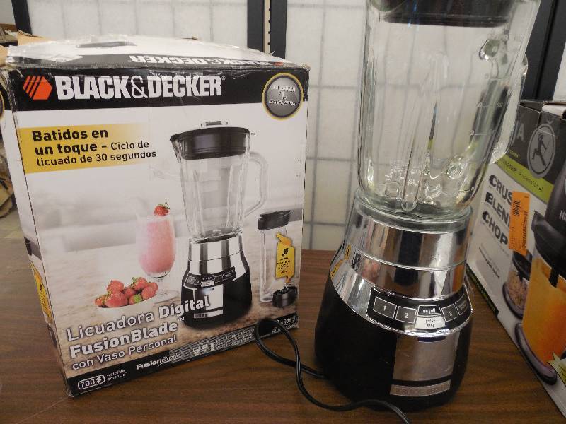 lot 26 image: BLACKDECKER Fusion Blade Digital Blender, BlackSilver