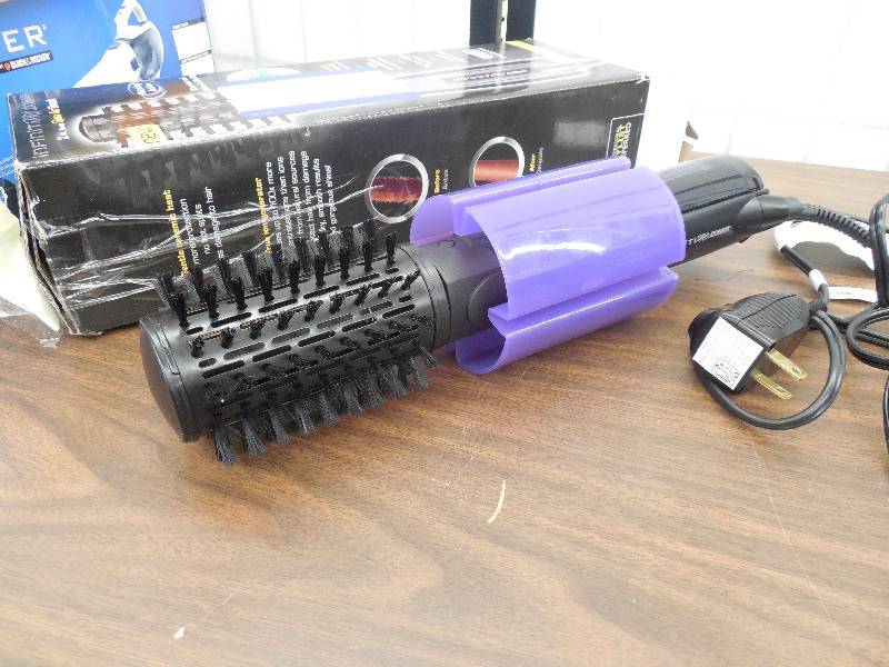 lot 33 image: Conair Infiniti Pro Hot Air Spin Brush