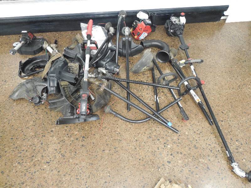 lot 40 image: Weed Eater Parts