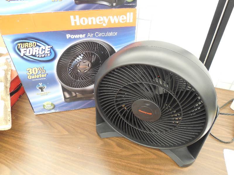 lot 46 image: Honeywell Turbo Force Whole Room Air Circulator