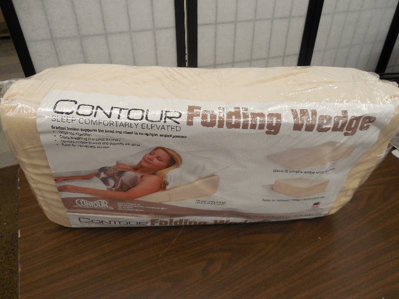 lot 51 image: SLEEP COMFORTABLY ELEVATED - FOLDING WEDGE CUSHION